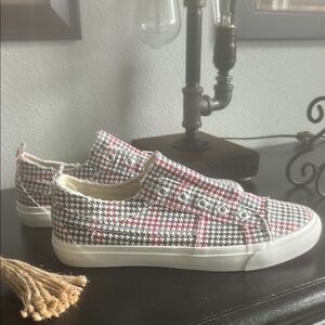 NWOB Corky Houndstooth Sneakers for Ultimate Style